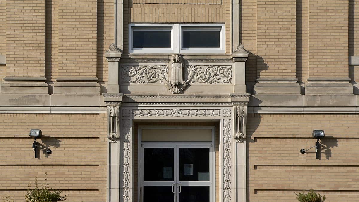 East (front) entrance of Franklin County Courthouse in Franklin, Nebraska