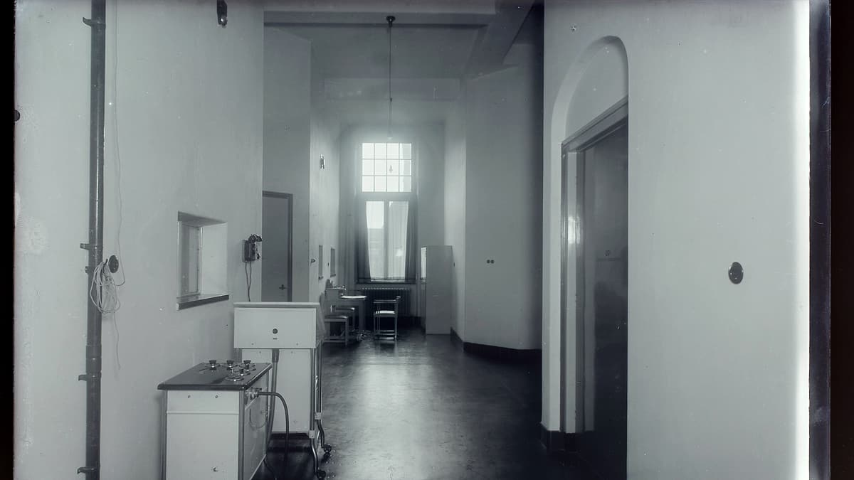 Hallway at the radiology department at the Boerhaavekwartier of the Leiden University Medical Center Author/creator: Jonker