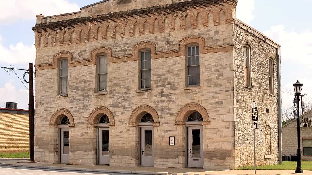 The Old Post Office Building in Round Rock, Texas, United States was built in
